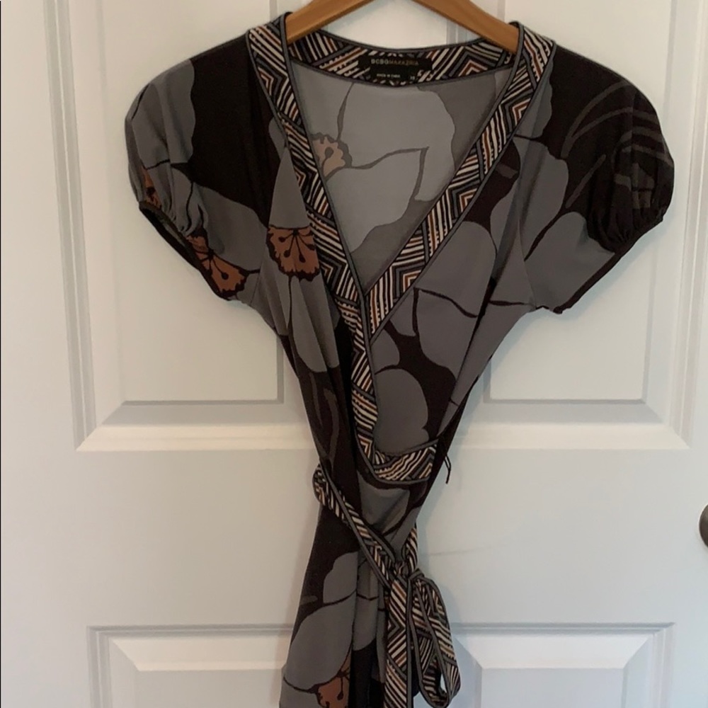 BCBG Maxazria short sleeved faux wrap top - Picture 7 of 7